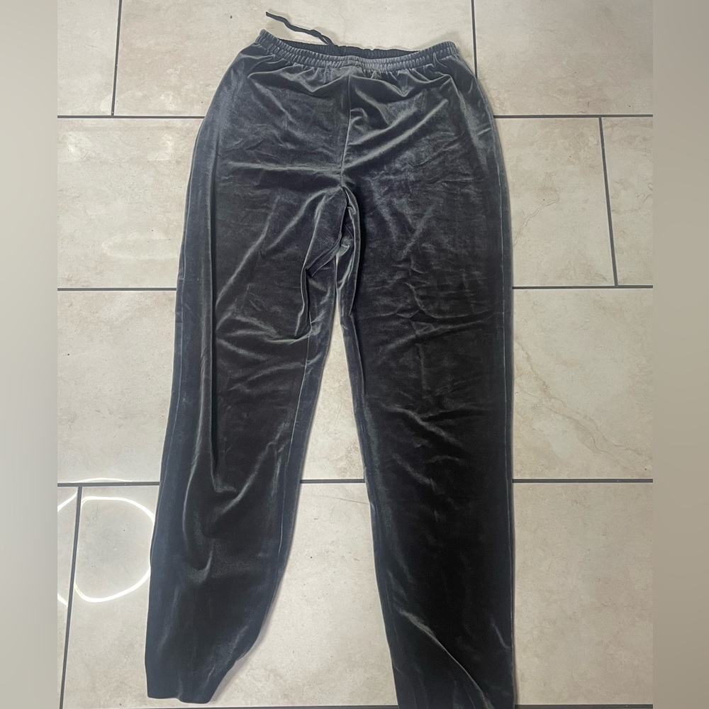 Women’s 2pc Set - 90% Polyester 10% Spandex, Size 6, Made in Sri Lanka